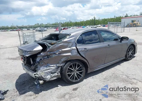 2021 Toyota Camry Se z USA, uszkodzony, nr VIN 4T1G11AK4MU511643